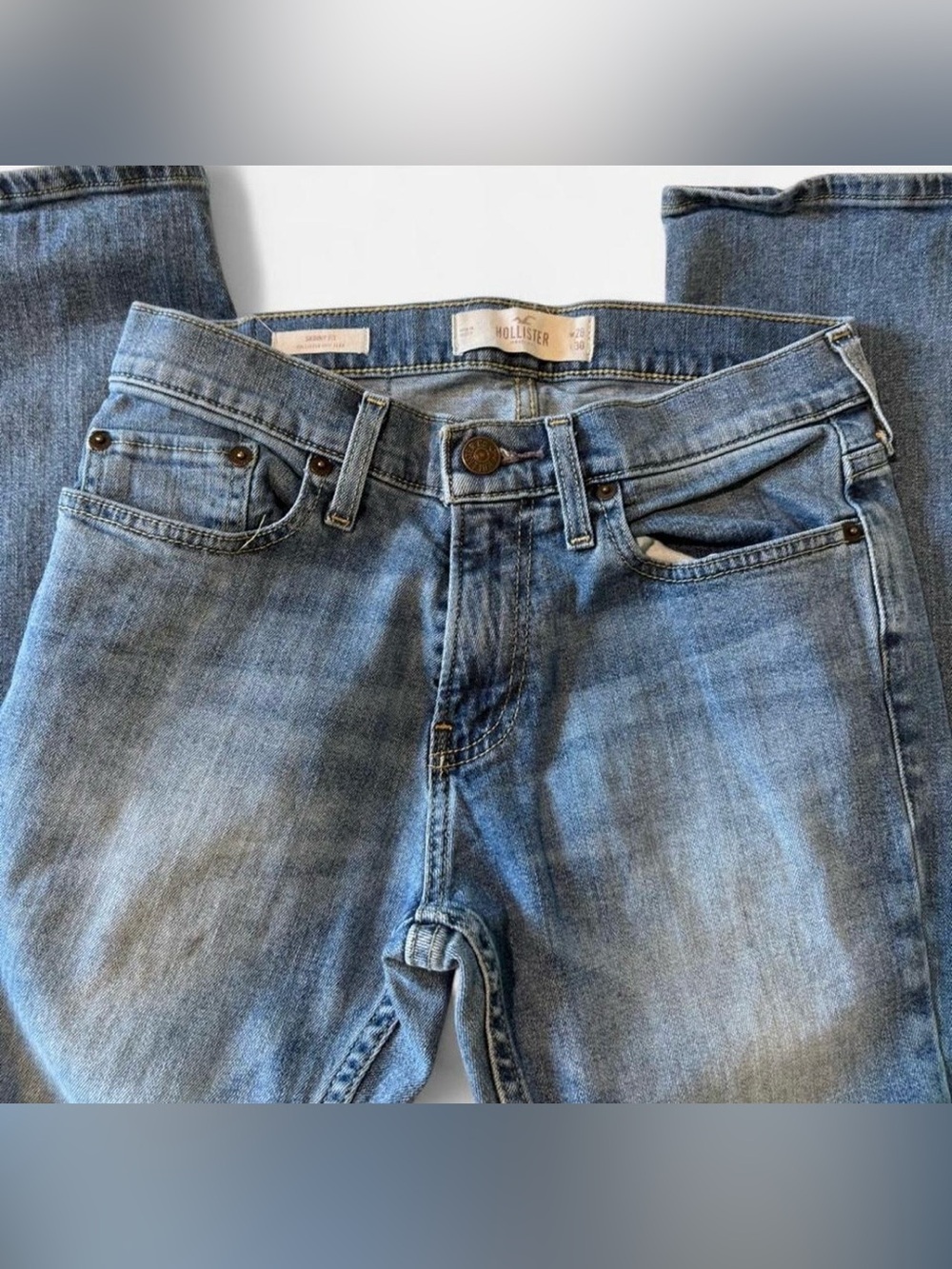 Hollister Men’s Medium Wash Slim Straight Jeans